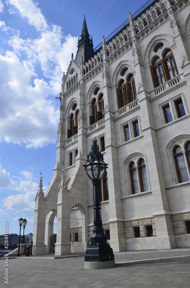 Fototapeta premium Budapest parliament and lantern on the background of the blue sky 