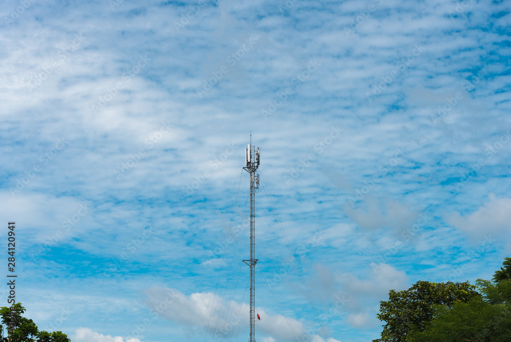 Obraz premium Antenna signal pole