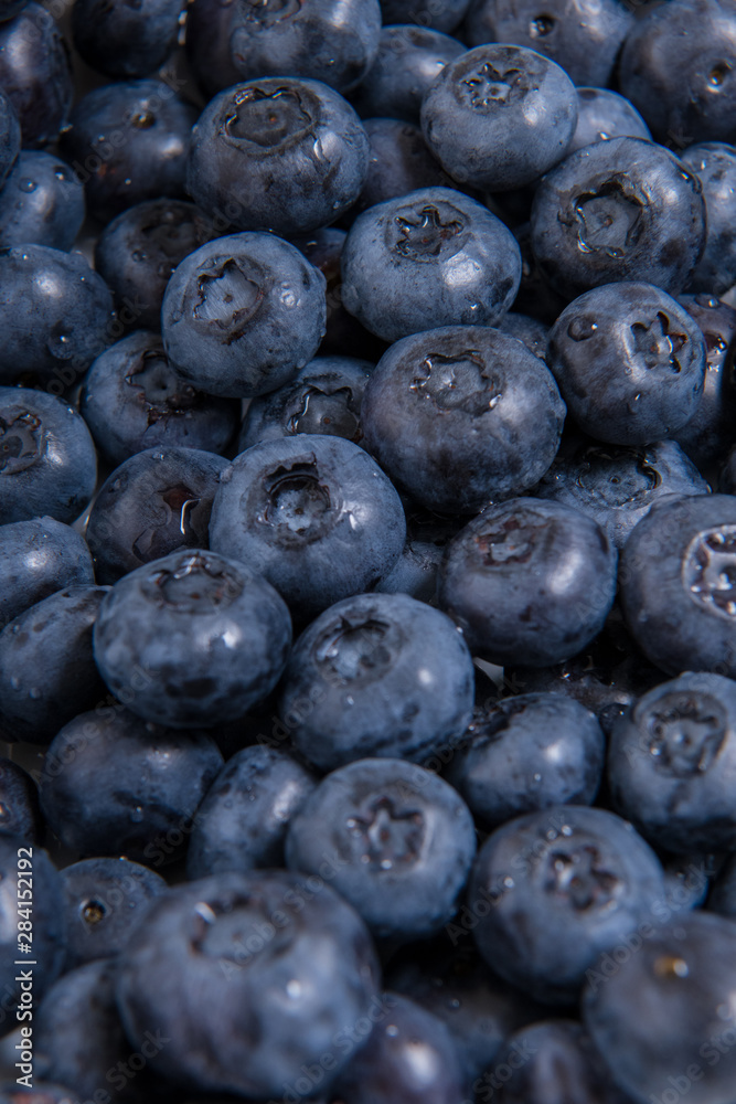 Clean freshly picked blueberries - close up studio shot. ( Ingredients: Antioxidants , Vitamin C, Antioxidant) Clean freshly picked blueberries - close up studio shot. ( Ingredients: Antioxidants , Vitamin C, Antioxidant)