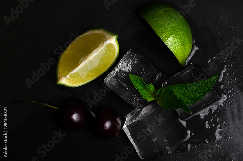 Set of coctails with ice, fruit and pepermint