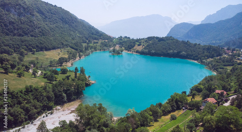 Der türkisblaue Tennosee oberhalb des Gardasees in Italien