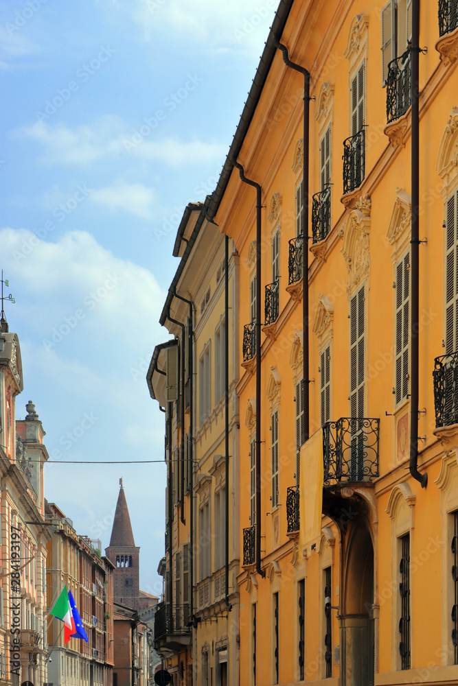 piacenza, palazzi storici colorati, italia, piacenza city, colorful historic buildings, Italy