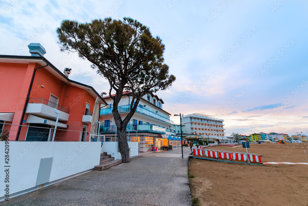 Obraz premium sunset in the beach. Italy