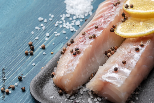 Foto Raw cod loin for cooking