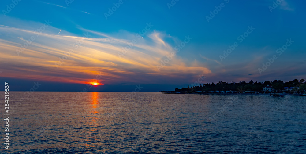 Naklejka premium Sonnenuntergang über der Adria bei Porec, Kroatien