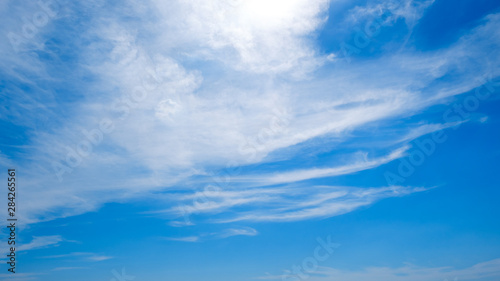 【写真素材】 青空 空 雲 夏の空 背景 背景素材 8月 コピースペース