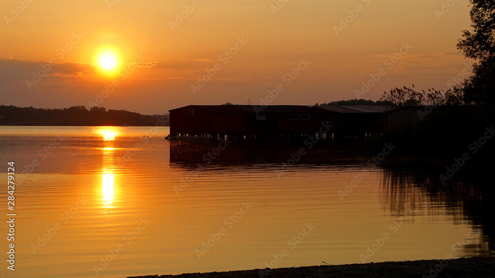 goldener Sonnenuntergang in Rechlin an der Mecklenburger Seenplatte