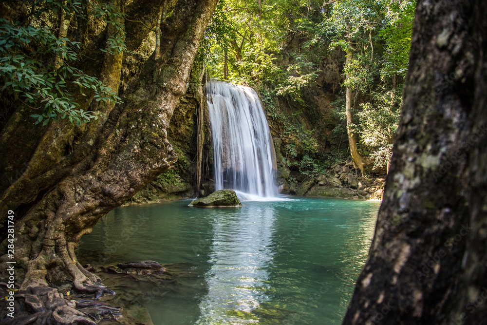 Obraz premium Erawan waterfall views in Kanchanaburi in Thailand