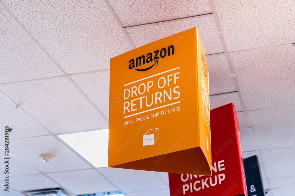 Fotka „August 1, 2019 Mountain View / CA / USA Amazon Drop off