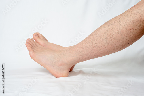 メンズ 除毛1週間後の脚 ムダ毛処理の面倒くささをイメージ