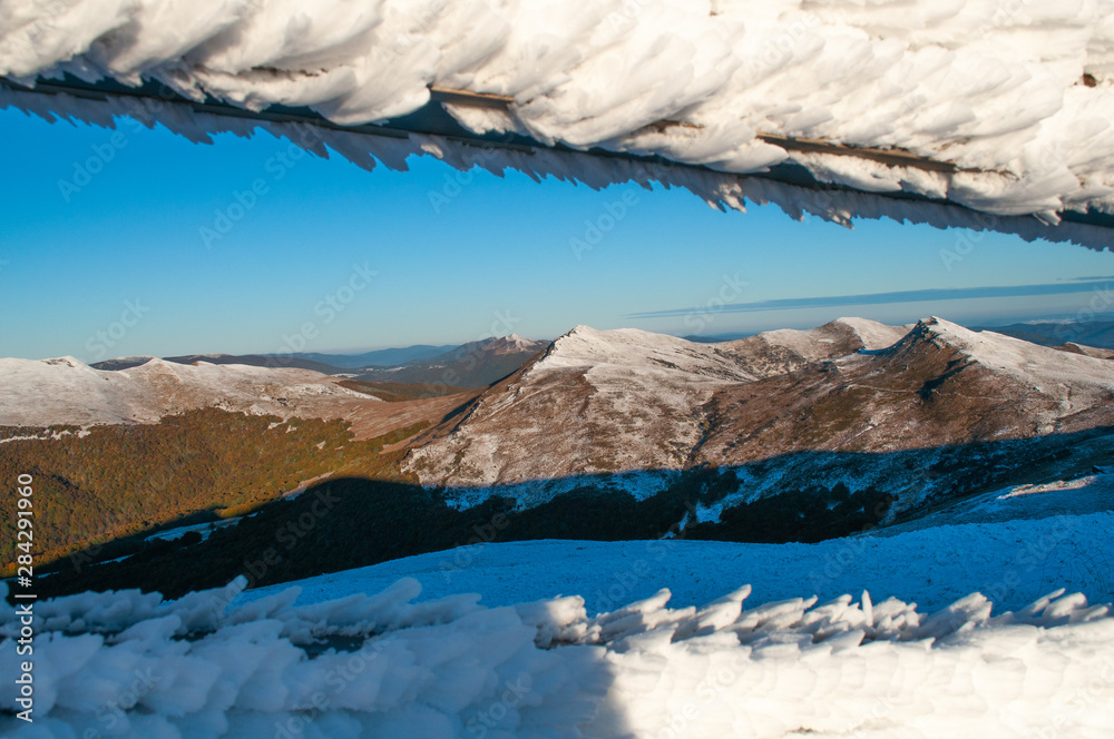 Bieszczady jesień pierwszy śnieg