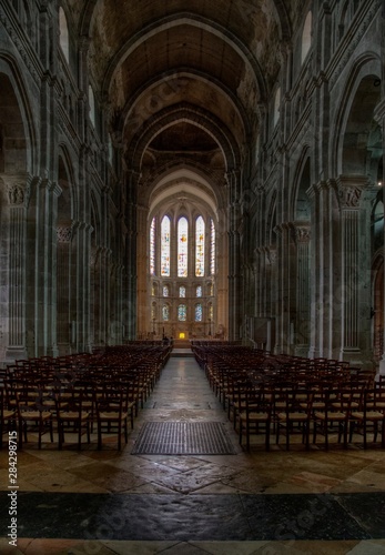 Nef de la cathédrale Saint-Lazare à Autun, France