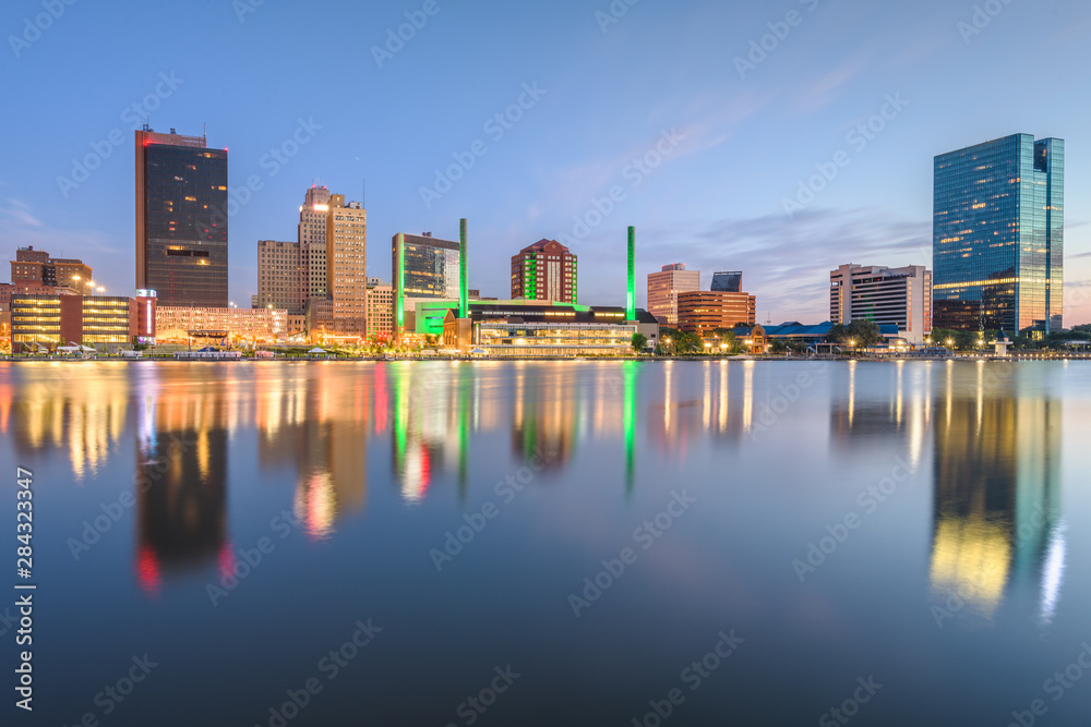 Naklejka premium Toledo, Ohio, USA Skyline on the River