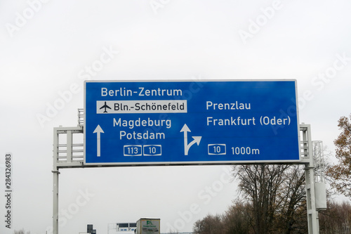 autobahn wegweisser berlin BER photo