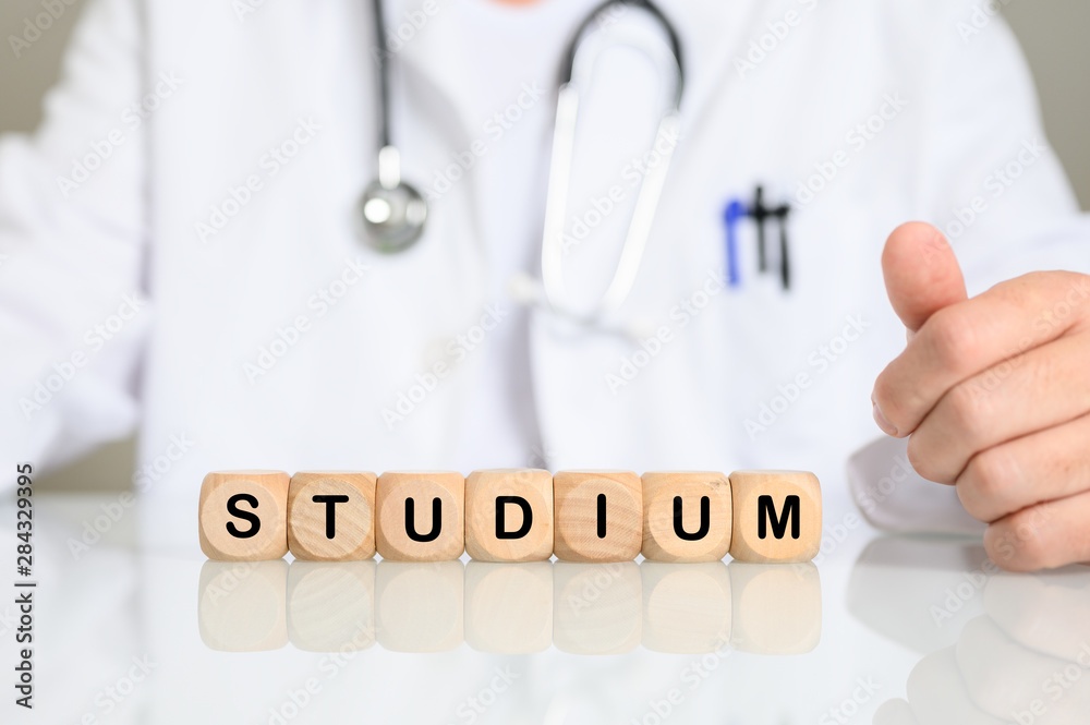 Arzt mit dem Schlagwort STUDIUM Arzt mit dem Schlagwort STUDIUM