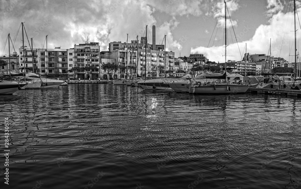 Fototapeta premium Boats docked in a harbor in Malta