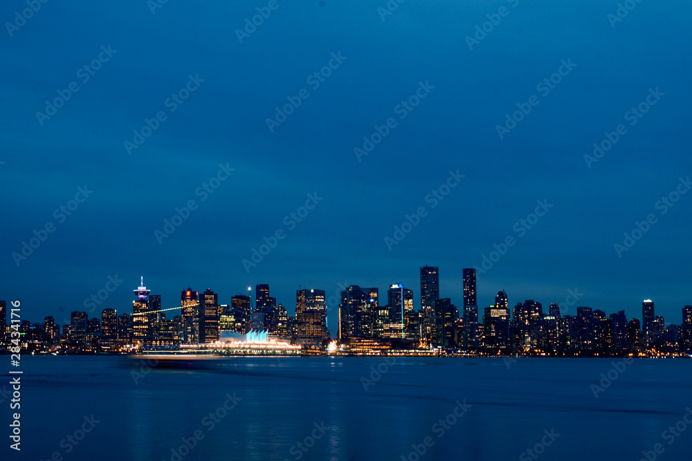 Fototapeta premium Vancouver by night