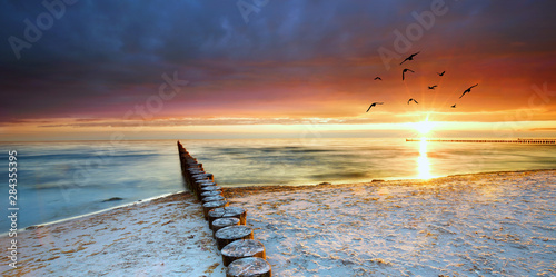 Holzbuhnen am Meer