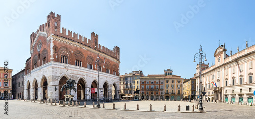 Piacenza Piazza del Cavalli