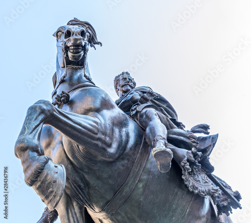 Statue auf der Piacenza Piazza del Cavalli