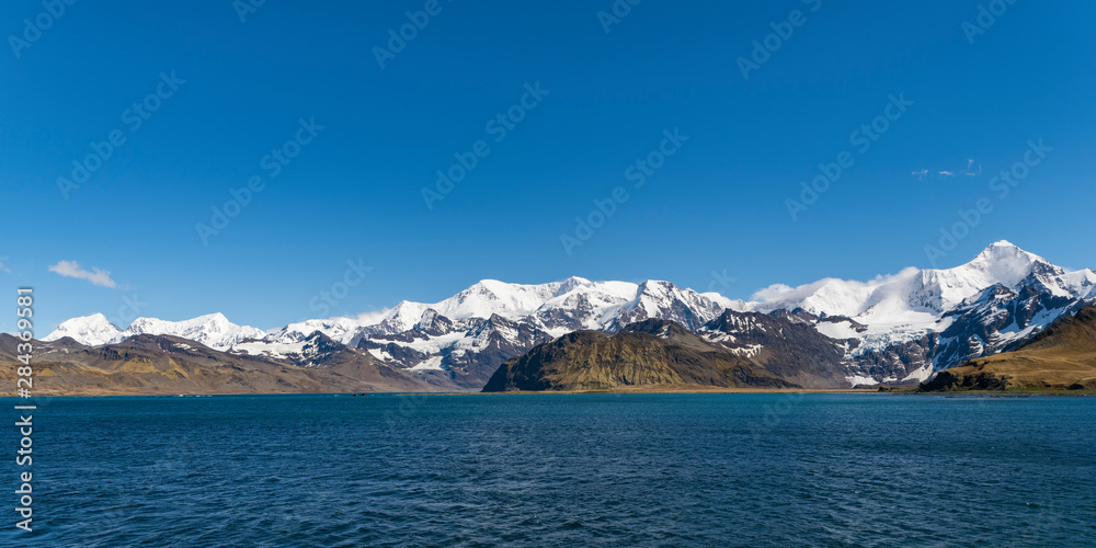 Cumberland East Bay and the mountains of the Allardyce Range. Mount Paget (left), Mount Sugartop (right).