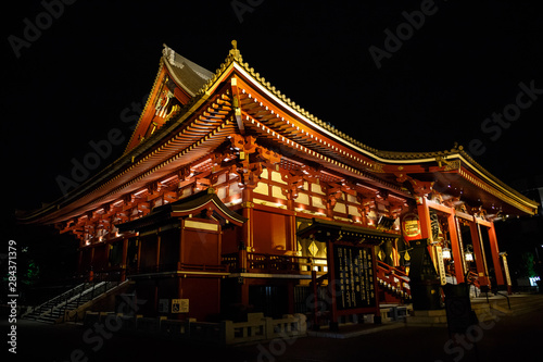 SENSOJI TEMPLE, JAPAN - APRIL 25 ,2016: The Kaminarimon (Thunder Gate), the gate of Sensoji Temple and the symbol of Asakusa at Night , Tokyo, Japan. April 25 2016 © Oranuch