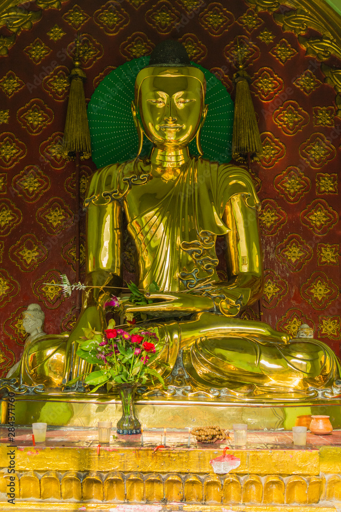 Myanmar. Yangon. Sule Pagoda. Golden Buddha.