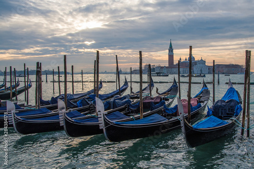 Gondeln in Venedig © Sarah