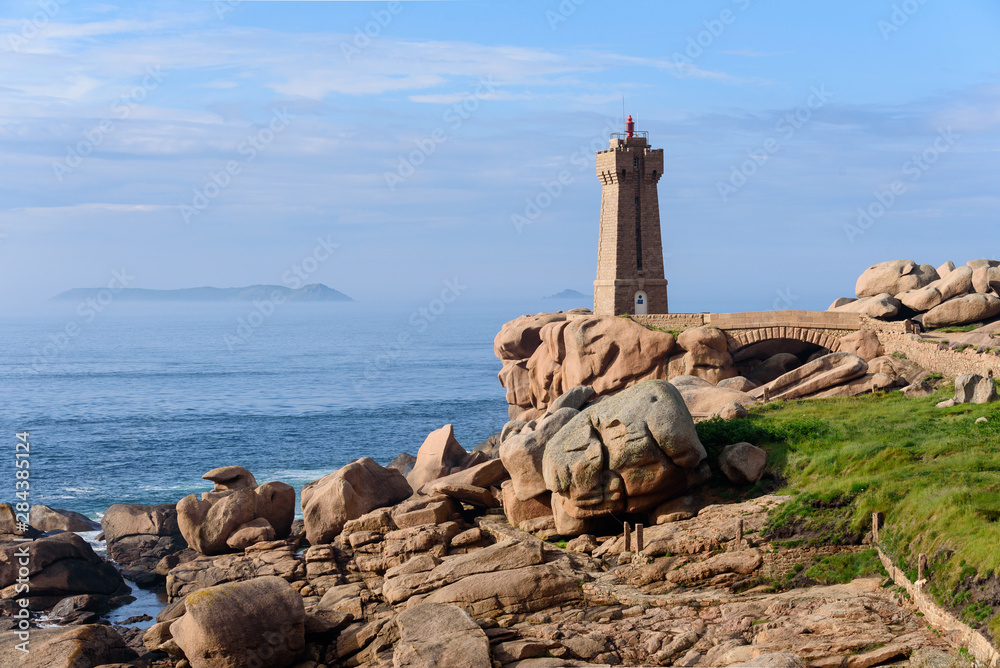 Obraz premium The Ploumanac'h lighthouse (officially the Mean Ruz lighthouse) is an active lighthouse in Côtes-d'Armor, France, located in Perros-Guirec.