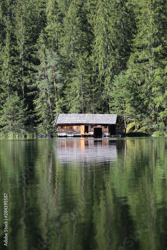 kleine Holzhütte auf dem Piburger See, Ötztal © Sabrina