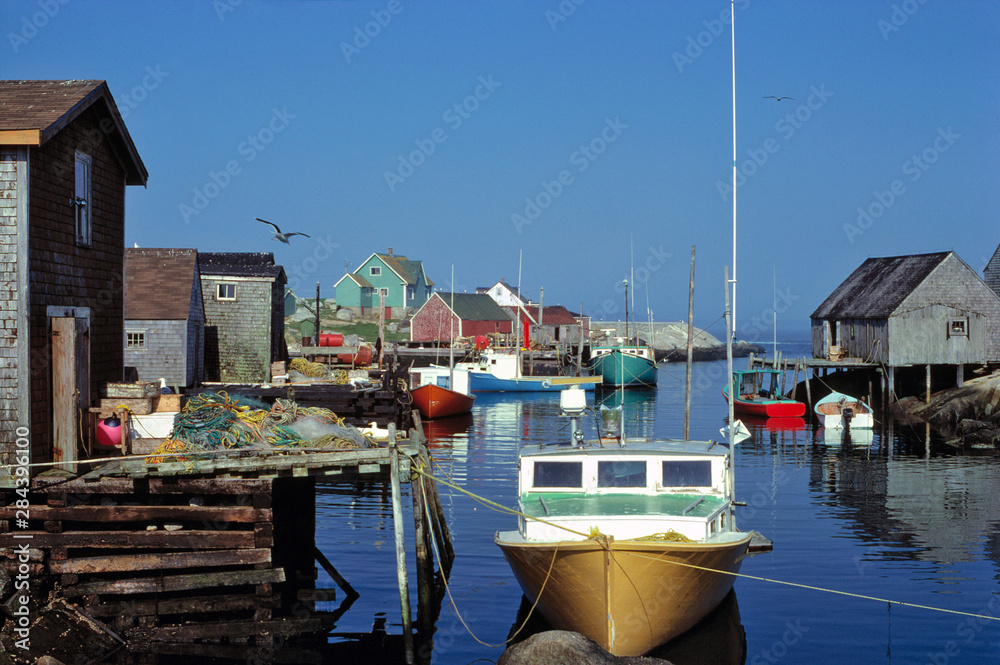 Fototapeta Canada, Nova Scotia, Peggy's Cove. Early morning is a quiet time at fishing village of Peggy's Cove in Nova Scotia in eastern Canada.