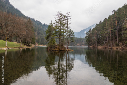 Fototapeta Naklejka Na Ścianę i Meble -  The lake Fernsteinsee in Alps, Austria