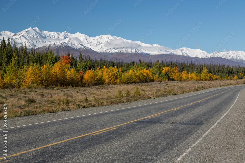 Fototapeta premium Canada, Yukon Territory, Kluane National Park. St. Elias Range and highway. Credit as: Don Paulson / Jaynes Gallery / DanitaDelimont.com