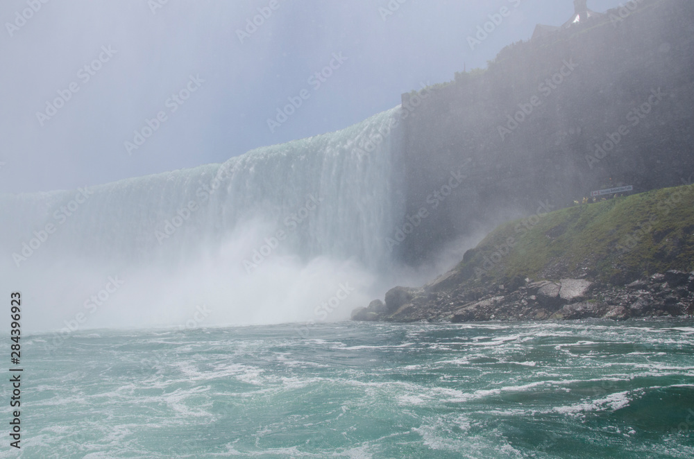 Canada, Ontario, Niagara. Horseshoe Falls from the Canadian side.