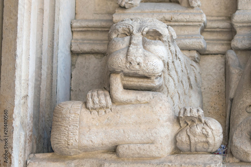 Sculpture of Daniel in the Lion's Den, St. Trophime Cathedral, Arles, Provence, France, Europe © Jim Engelbrecht/Danita Delimont