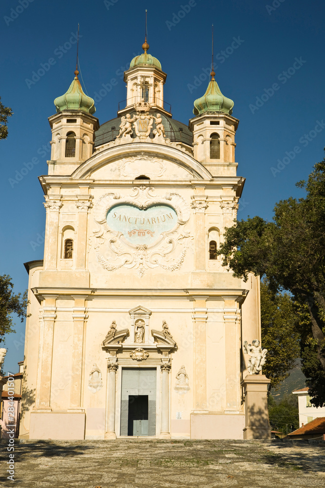 Obraz premium Santuario di Nostra Signora della Costa, The Shrine of Our Lady of the Coast. San Remo, southern coast of Italy. Cathedral originally built in 1630 but additions made over the years.