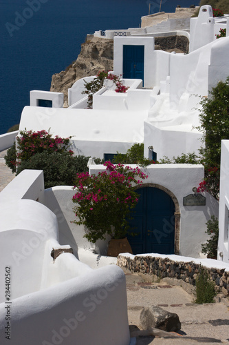 Fototapeta Naklejka Na Ścianę i Meble -  Greece, Santorini, Thira, Oia. White villas with blue doors.