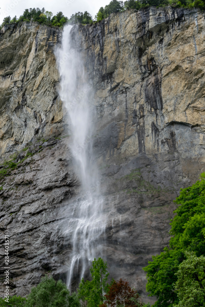 Obraz premium High waterfall (Staubbach) falling from the tall cliff, Lauterbrunnen Switzerland