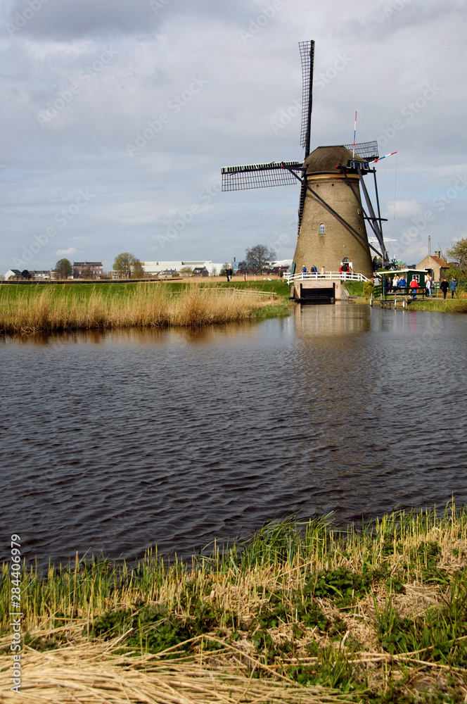 Netherlands (aka Holland), Kinderdijk. 19 historic windmills situated at the convergence of the Noord & Lek. UNESCO site