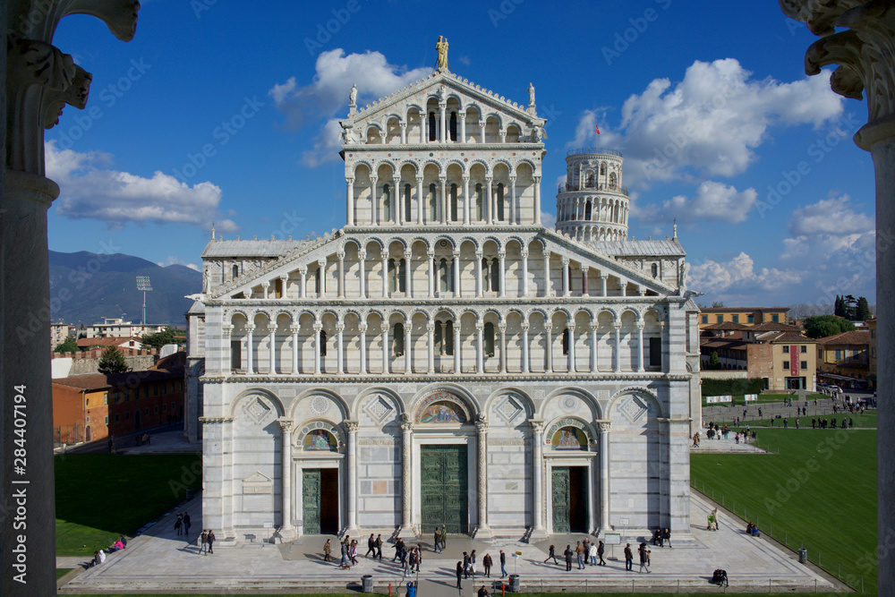 Italy, Tuscany, Pisa, Piazza dei Miracoli. Duomo and leaning Tower seen from Battistero.
