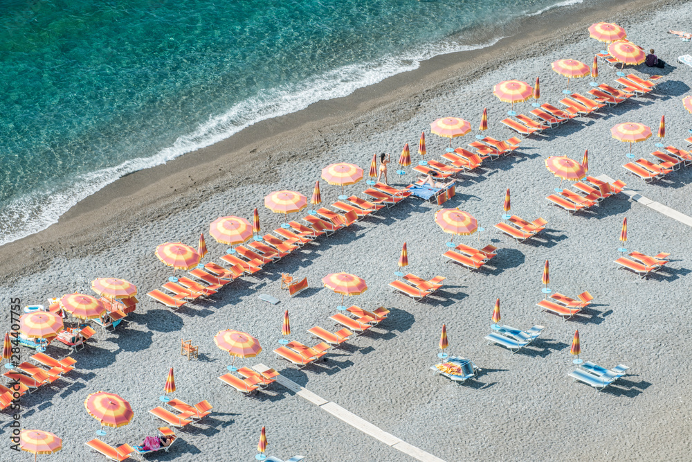Naklejka premium Włochy, wybrzeże Amalfi, plaża Positano