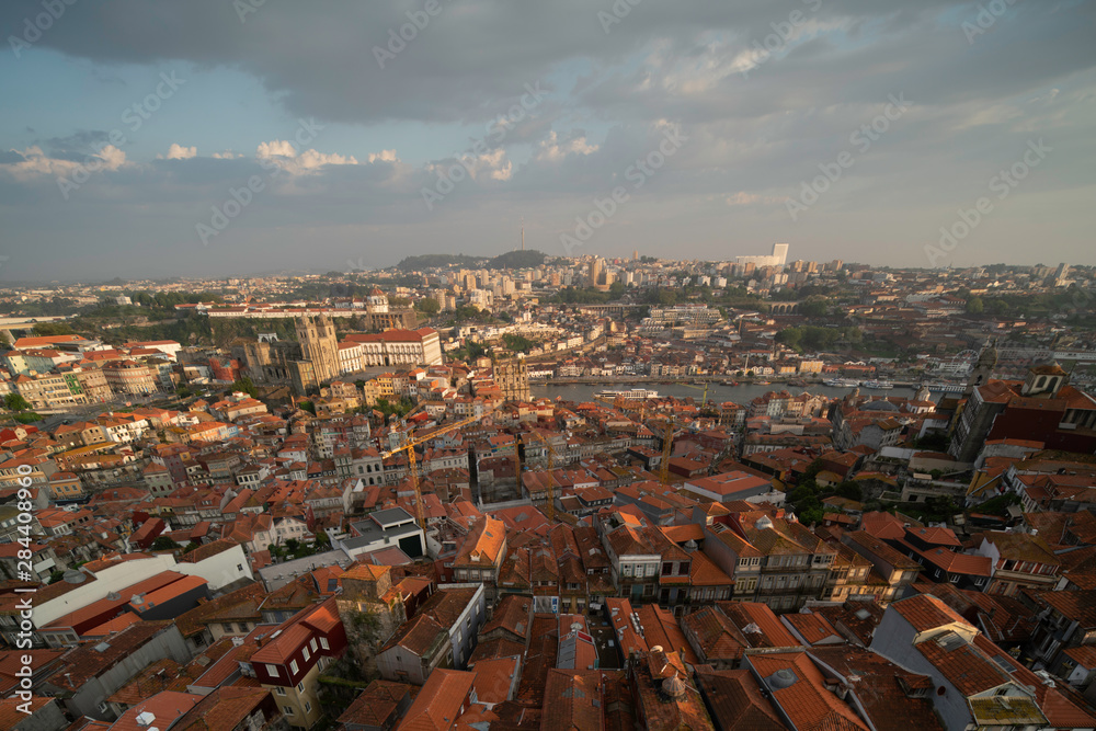 Blick über die Stadt Porto/ Portugal. Häusermeer und Stadtansicht.