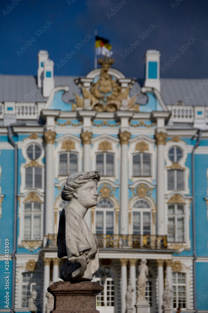 Fototapeta premium Russia, St. Petersburg, Catherine's Palace (aka Bolshoi Yekaterinsky Dvorets). Palace view from gardens.