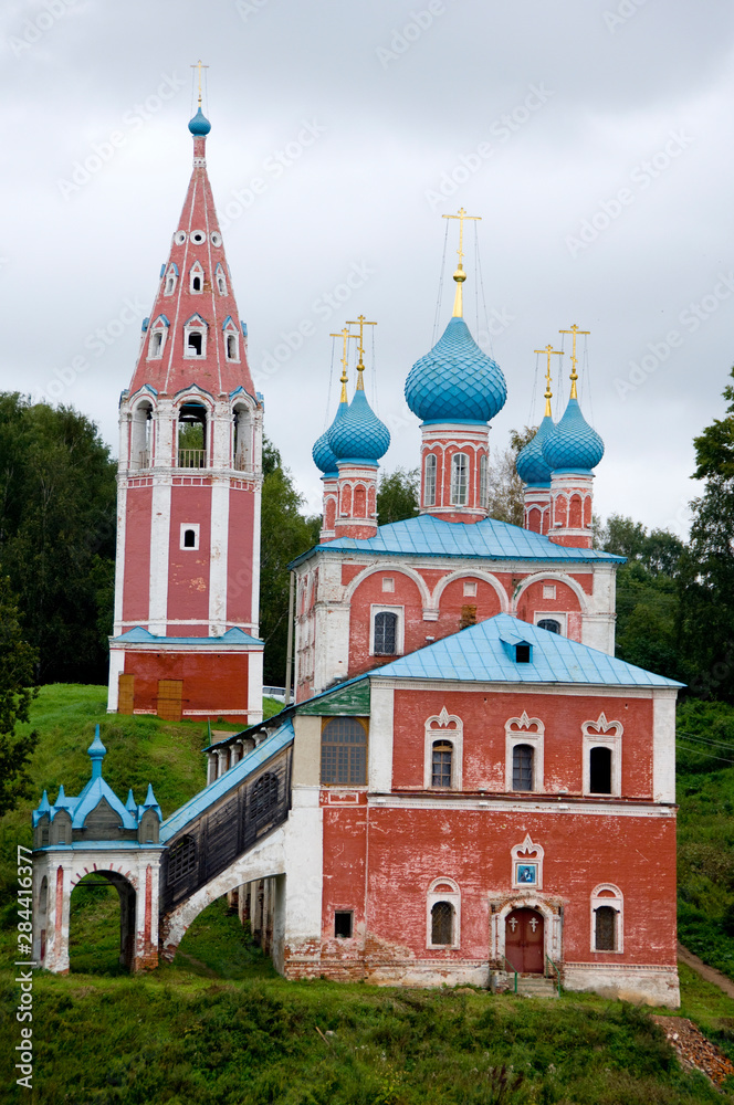 Obraz premium Russia, Views along the Volga River between Yaroslavl & Goritzy. Historic town of Romanoff on the banks of the Volga.