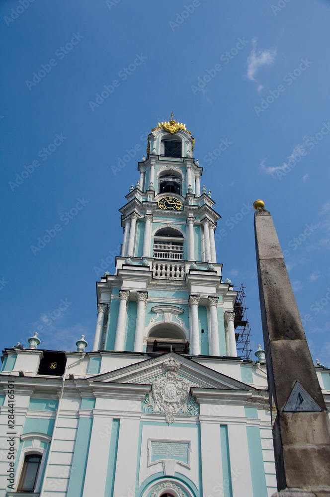 Obraz premium Russia, Golden Ring (aka Zolotoe Koltso), Sergiyev Posad (aka Sergiev), formerly Zagorsk. Trinity Monastery of St. Sergius. Bell Tower c. 1740-1770. 
