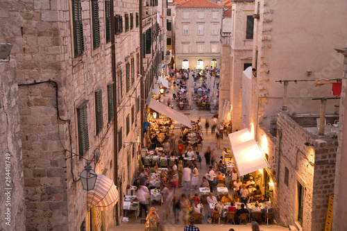 CROATIA, Dubrovnik. Outdoor dining in the Walled City. 