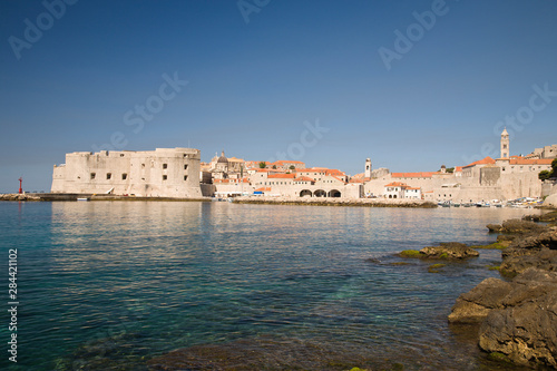 Fototapeta Naklejka Na Ścianę i Meble -  CROATIA, Dubrovnik. View of the city walls. 