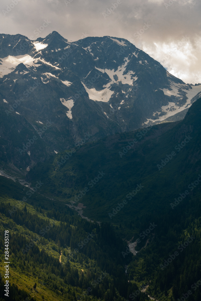 Fototapeta premium view of mountains