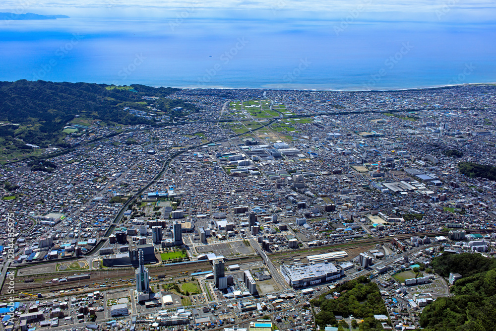 東静岡から日本平を望む／駿河湾