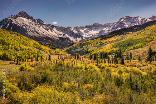 Autumn, aspen trees and Sneffels Range, Mount Sneffels Wilderness, Uncompahgre National Forest, Colorado © Adam Jones/Danita Delimont